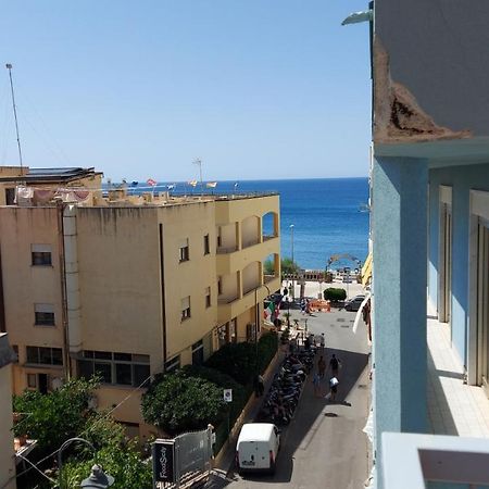 Casa Floridea -Mediterranea Sicilia Apt チェファル エクステリア 写真
