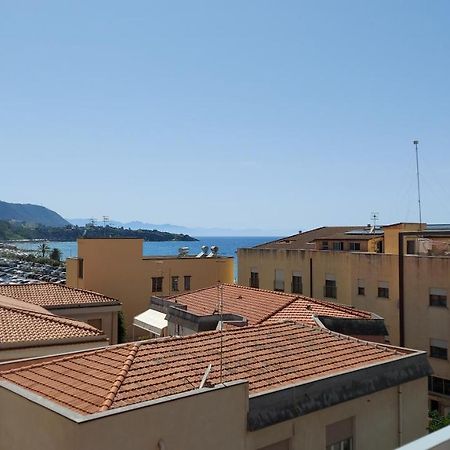 Casa Floridea -Mediterranea Sicilia Apt チェファル エクステリア 写真