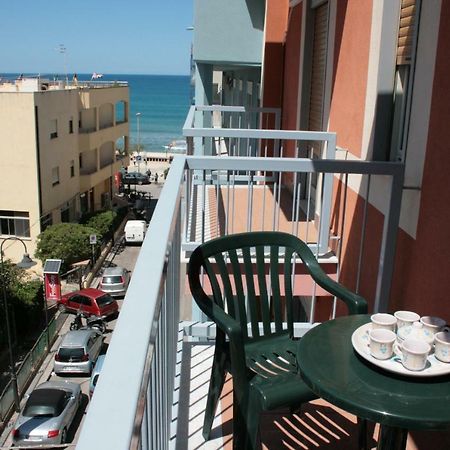 Casa Floridea -Mediterranea Sicilia Apt チェファル エクステリア 写真
