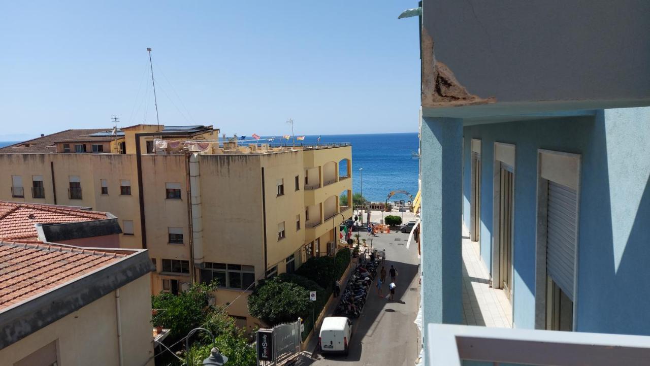 Casa Floridea -Mediterranea Sicilia Apt チェファル エクステリア 写真