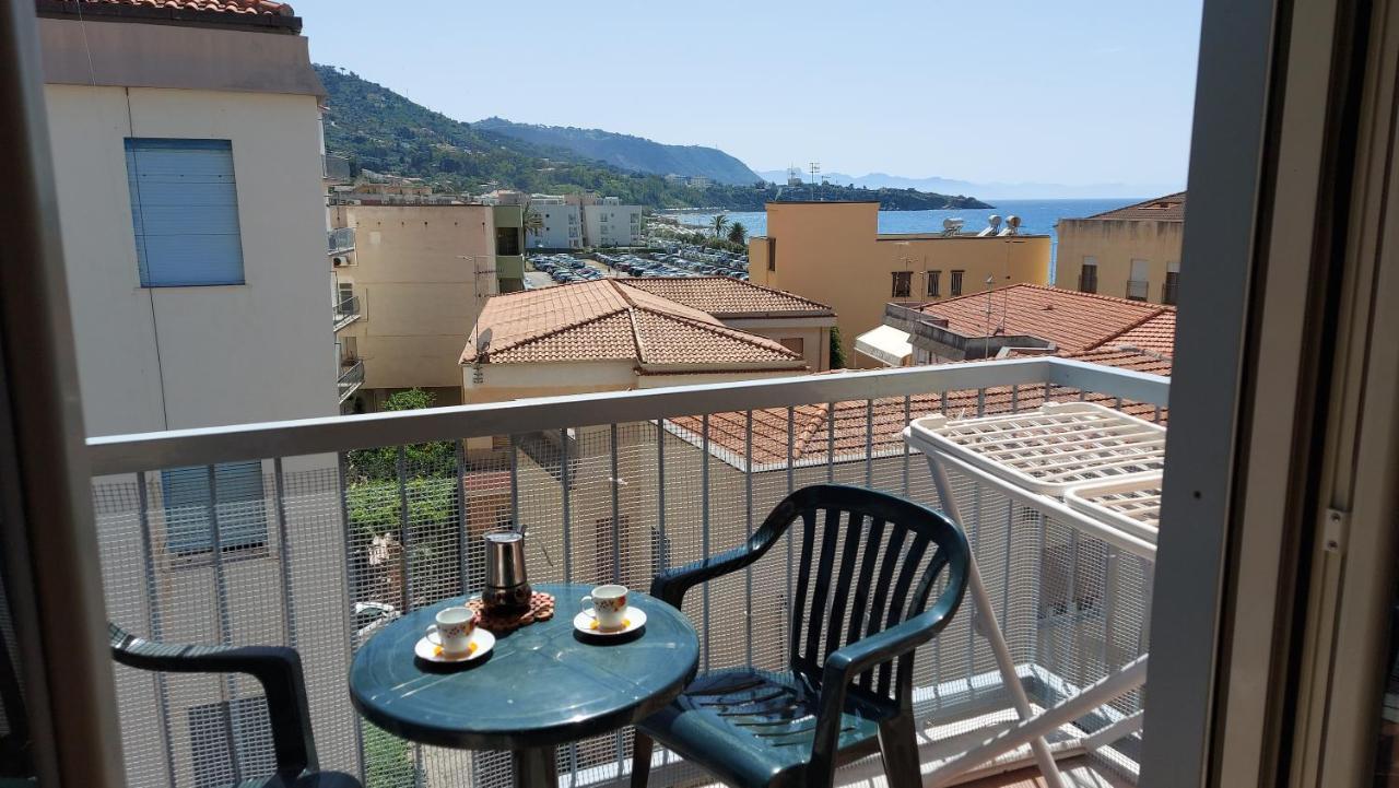 Casa Floridea -Mediterranea Sicilia Apt チェファル エクステリア 写真