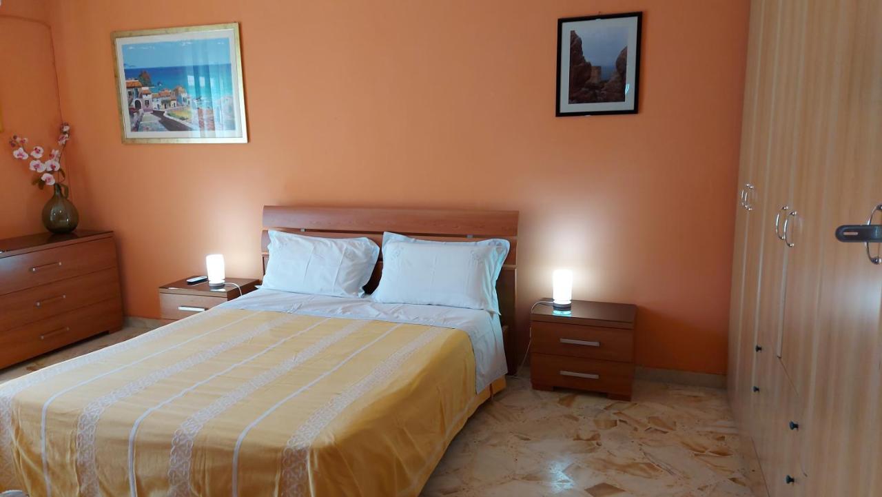 Casa Floridea -Mediterranea Sicilia Apt チェファル エクステリア 写真
