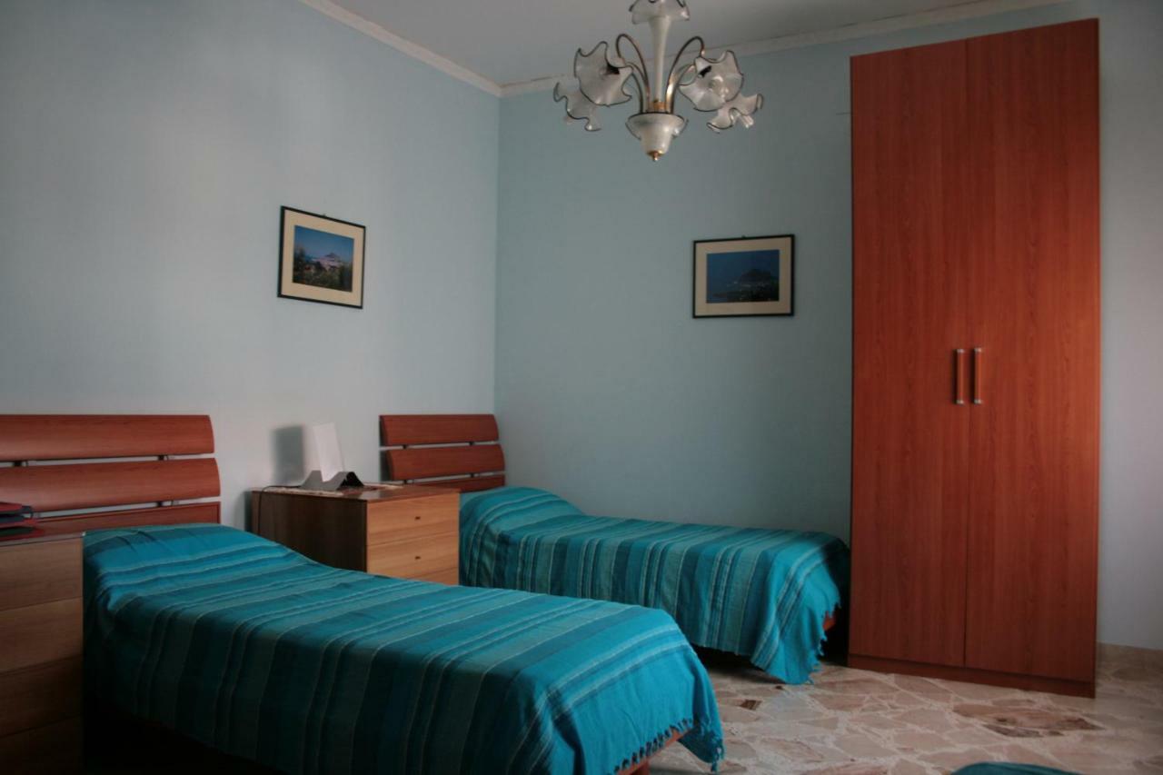 Casa Floridea -Mediterranea Sicilia Apt チェファル エクステリア 写真
